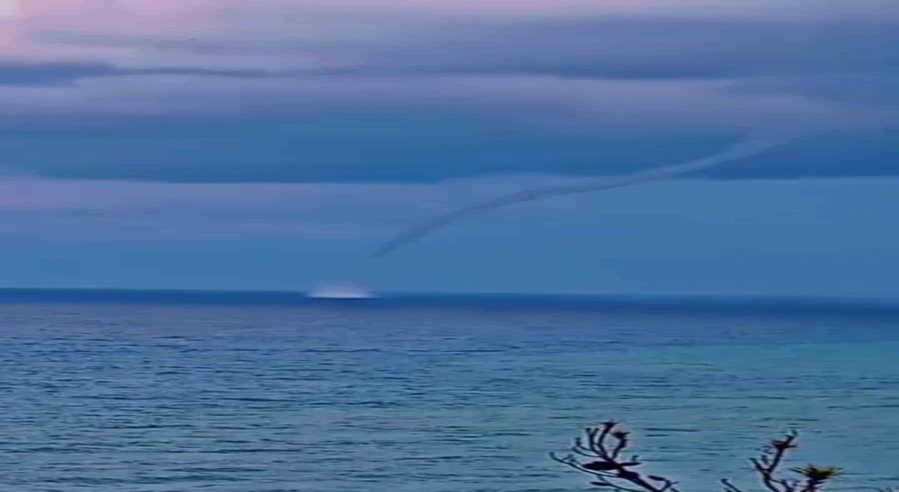 Akdenizde oluşan hortum kameraya yansıdı