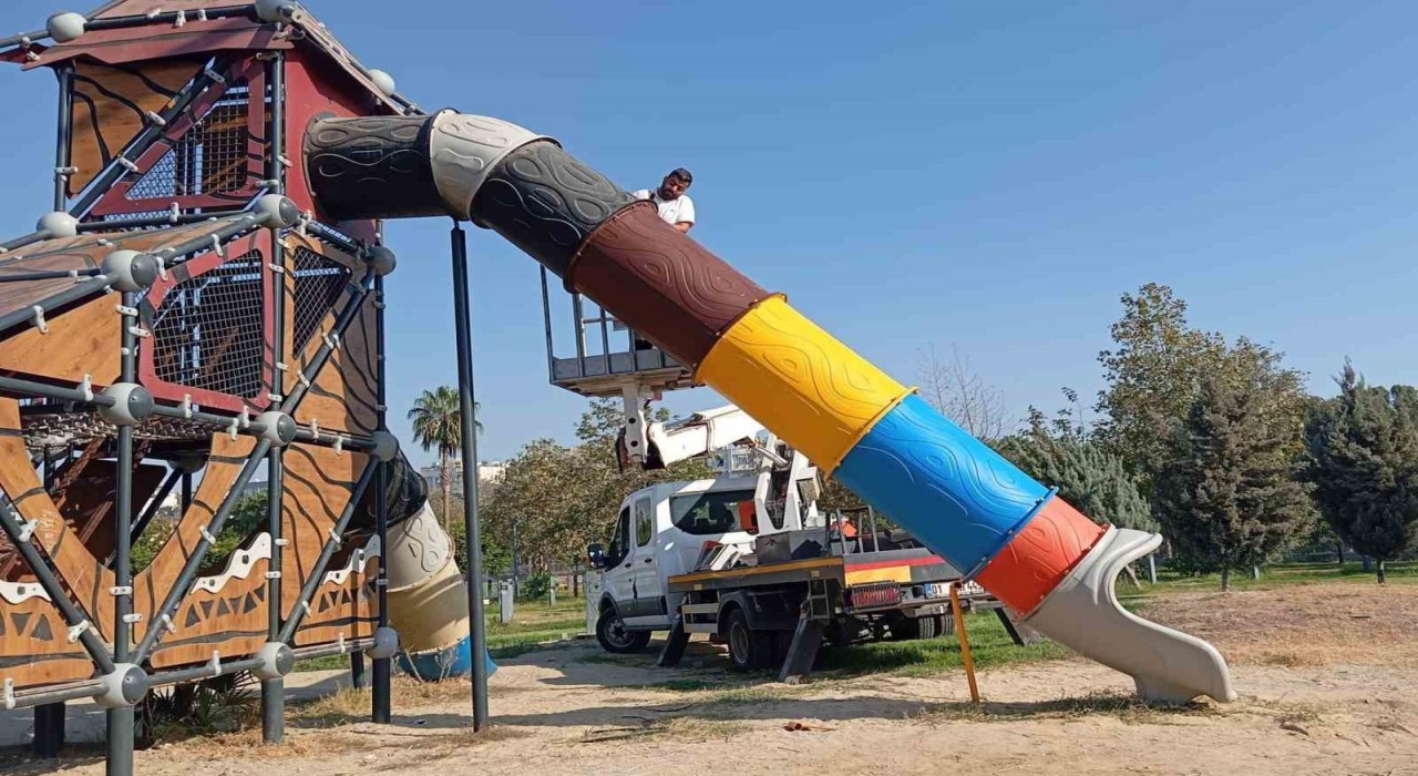 Akdenizde parklar yenileniyor çocuklar daha güvenli oynuyor
