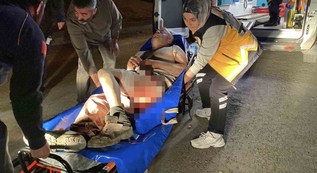 Aksarayda Kılıçaslan Parkında 8 yerinden bıçaklanan adam ağır yaralandı