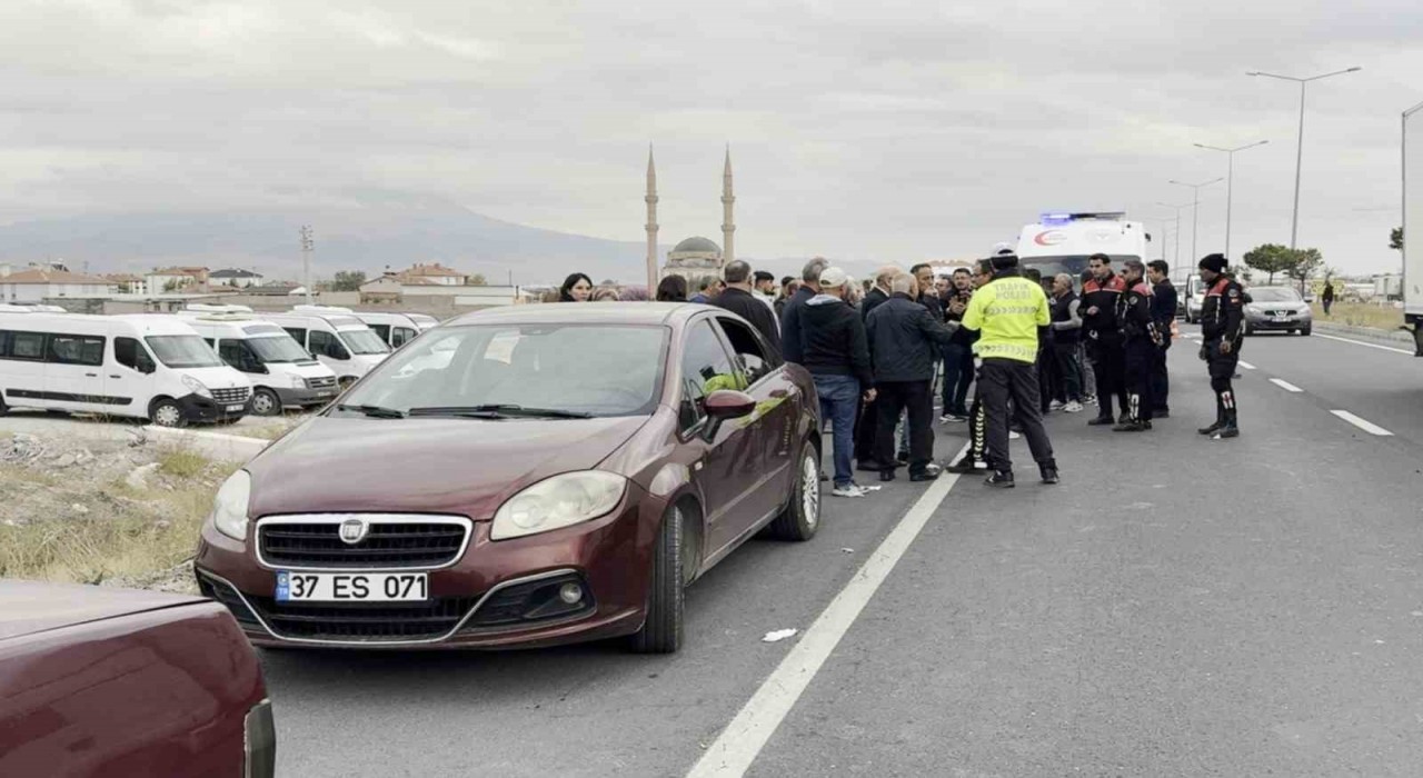 Aksarayda polis cenazesi sırasında konvoya saldırı: 4 yaralı