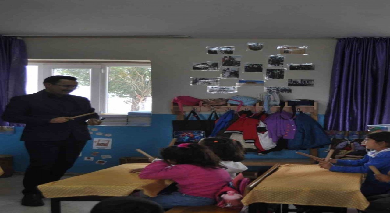 Akyaka Kaymakamı Demirtaş, okul ziyaretlerini sürdürüyor