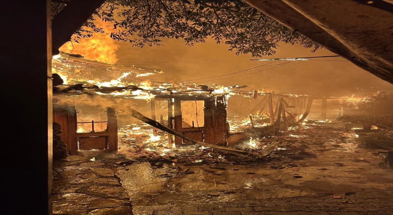 Akyakada restoran yangını paniğe neden oldu