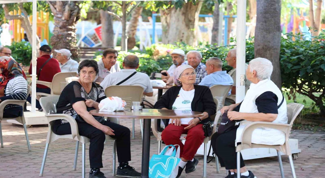 Alanya Emekli Kahvesine emeklilerden ilgi