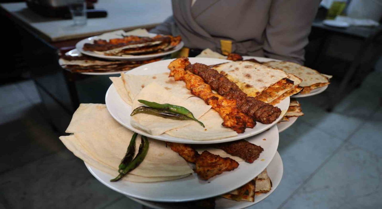 Alanyada bin 600 TL, Elazığda 500 TL: Müşteri fiyatlara inanamadı