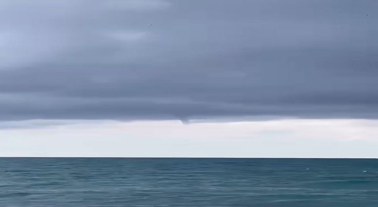 Alanyada denizde hortum çıktı