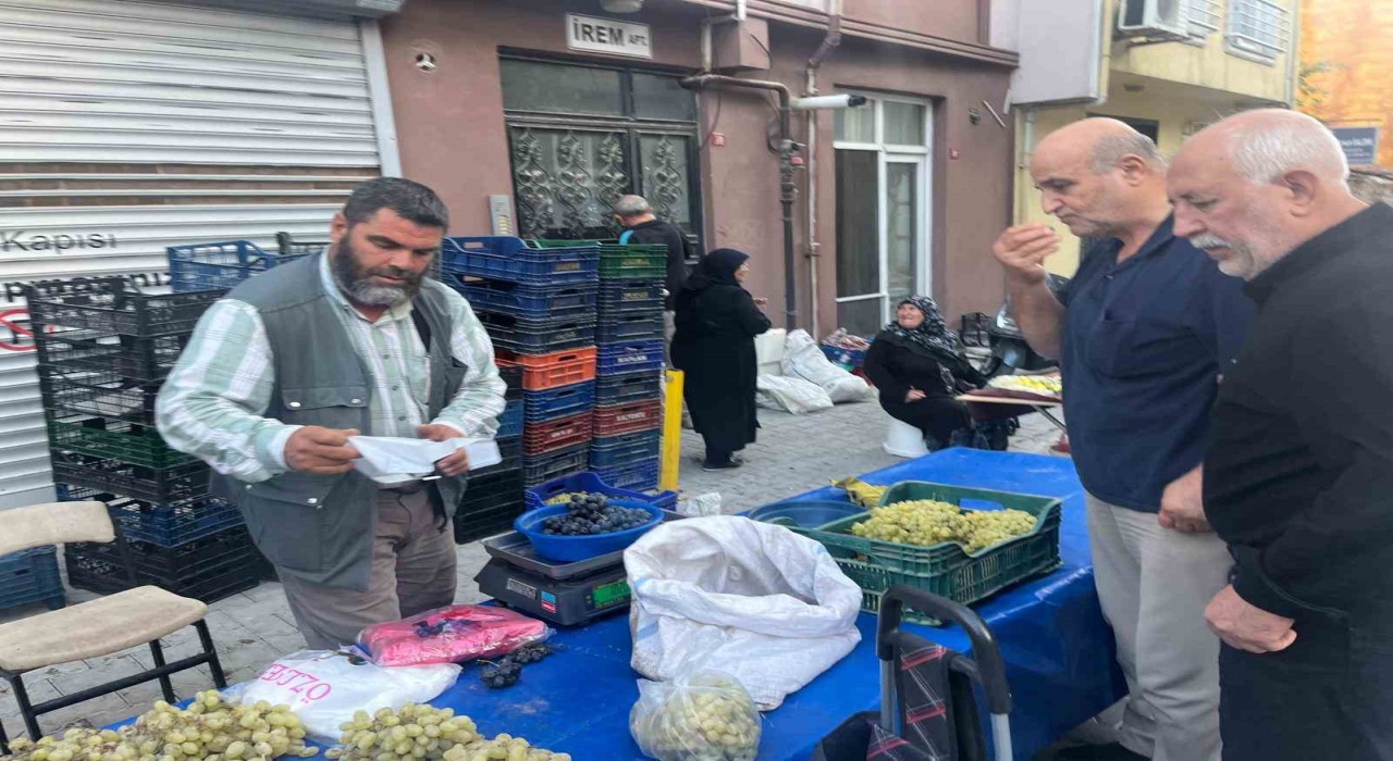 Alaşehirin üzümleri Tavşanlı semt pazarında