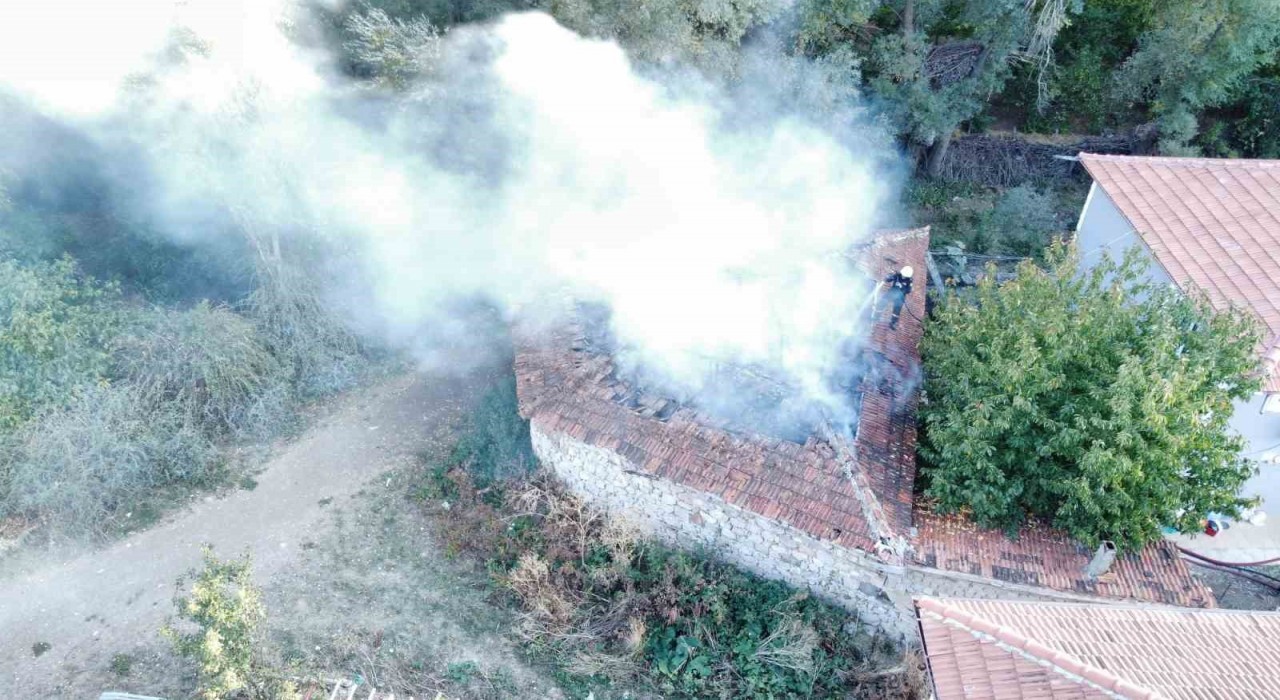 Alevlere teslim olan tandır kullanılmaz hale geldi