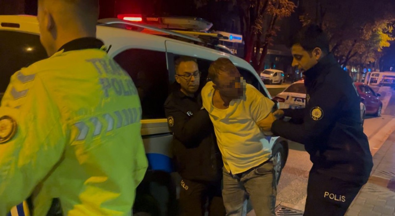 Alkollü sürücü patlak lastikle kaçtı, polisi peşinde pervane etti: Lahmacunu 80 liraya satıyorum