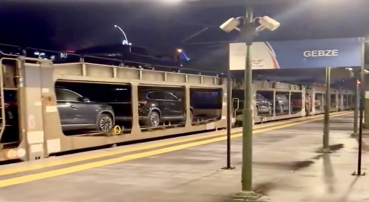 Almanyadan sipariş edilen Togg otomobilleri trenle Avrupaya gidiyor