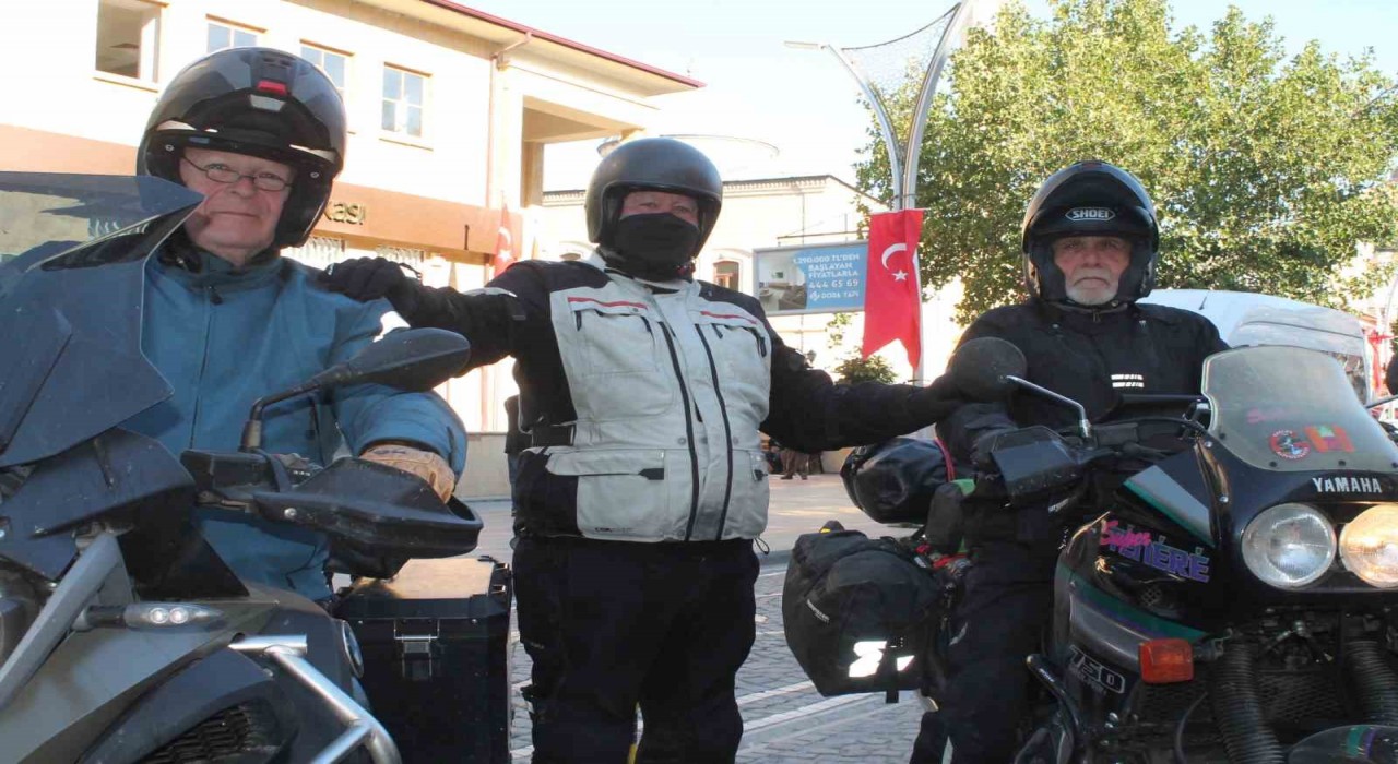 Alp Dağlarından Bayburt ovalarına: İsviçreli motorcular Bayburtu çok sevdi