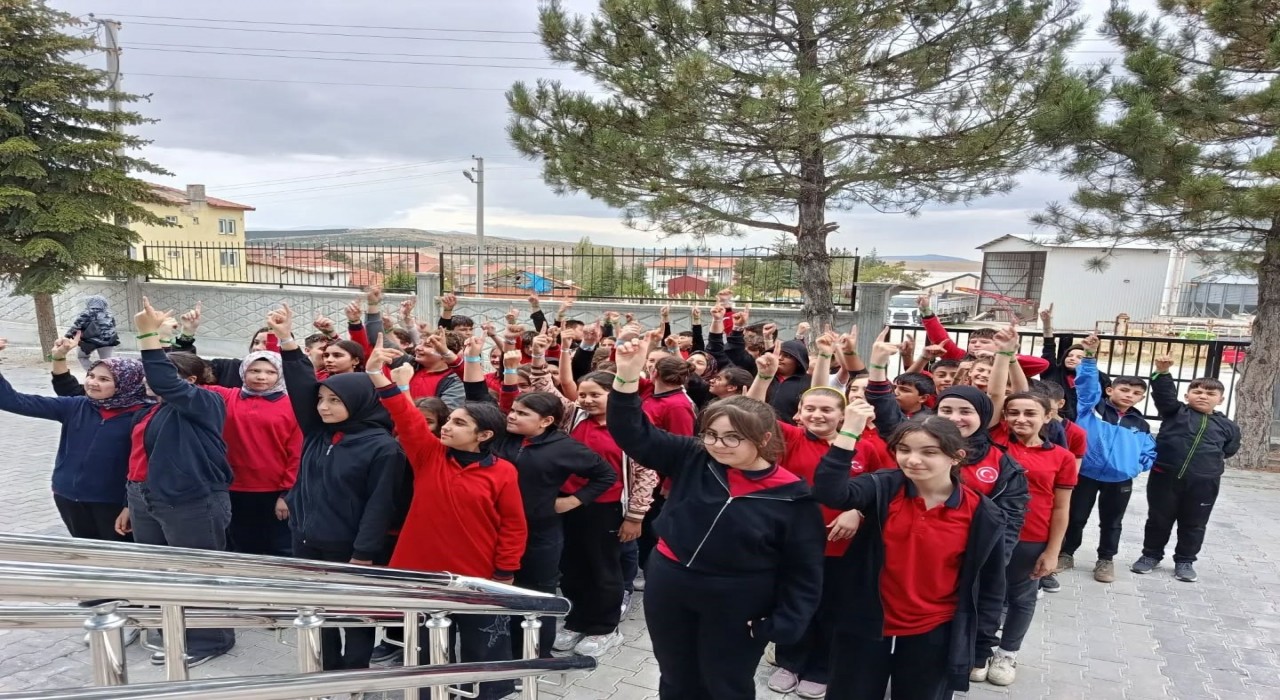 Altıntaş Mustafa Kemal Ortaokulu öğrencilerinden Filistine destek