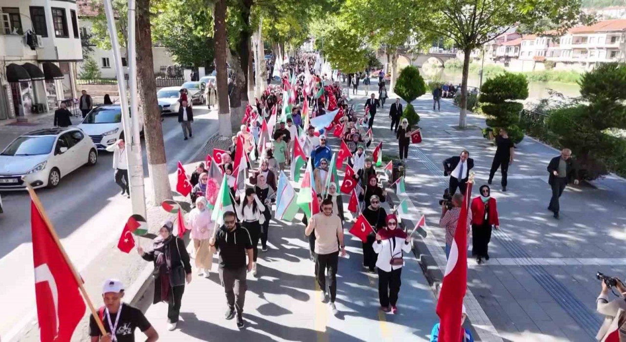 Amasyada üniversite öğrencilerinden Filistine destek yürüyüşü