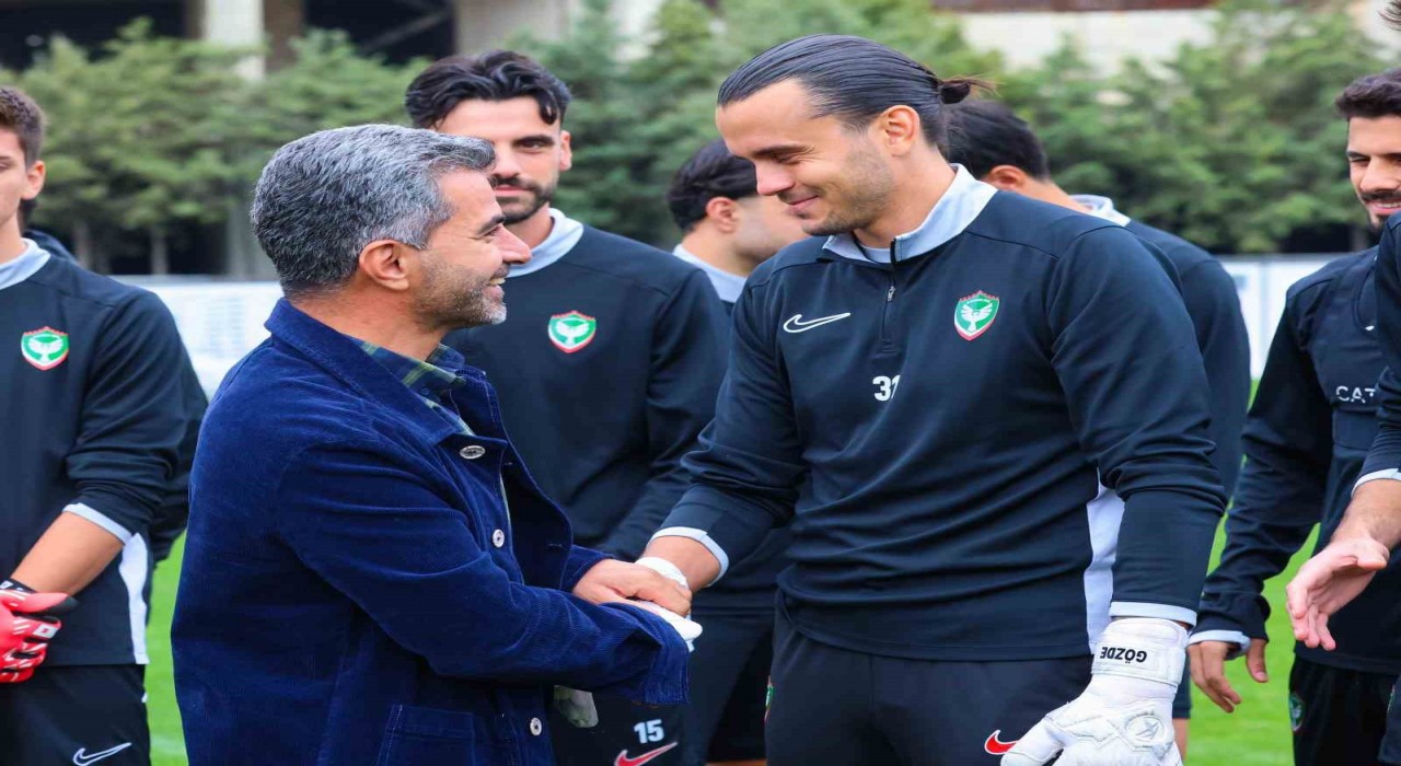 Amed Sportif Faaliyetlerin yeni başkanı, takımı ziyaret etti