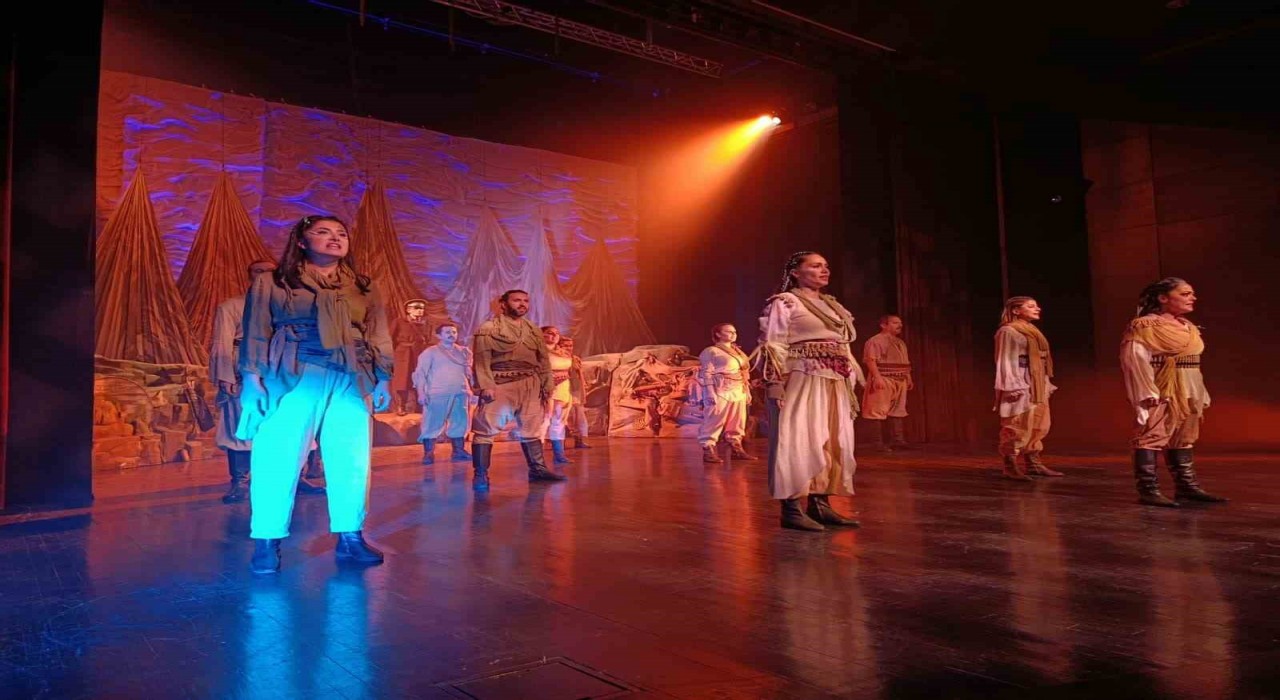 ANA-DOLU Milli Mücadelenin cesur ve kayıp kadınları Karsta sahnelendi