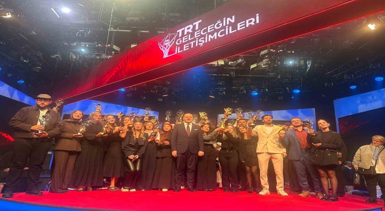 Anadolu Üniversitesi öğrencileri TRT Geleceğin İletişimcileri Yarışmasından ödüllerle döndü