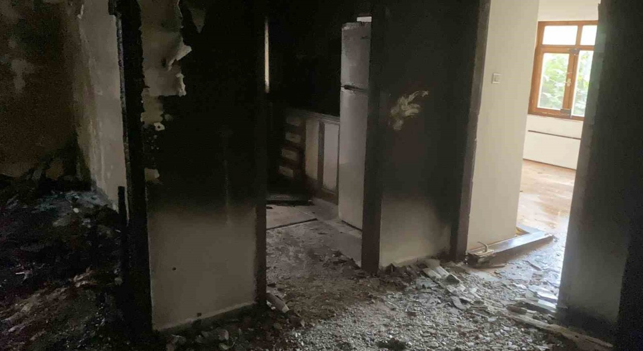 Ankarada 4 katlı binada yangın