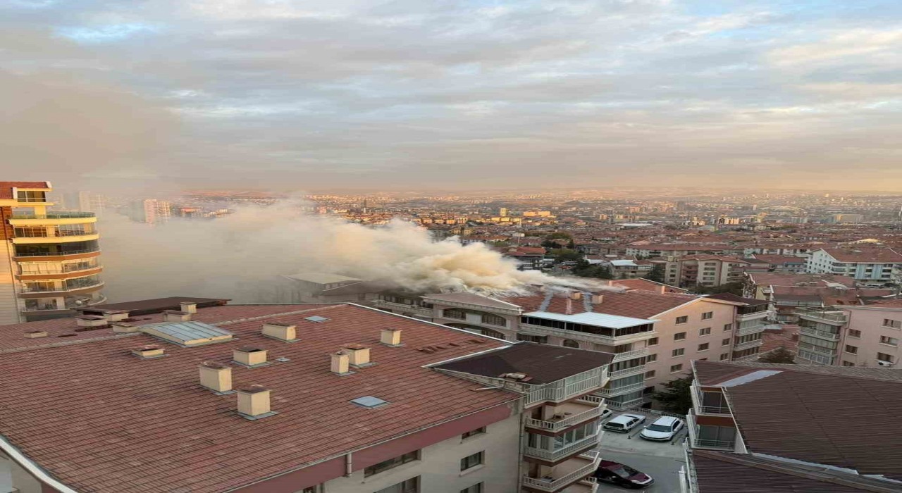 Ankarada çatı katı yangını