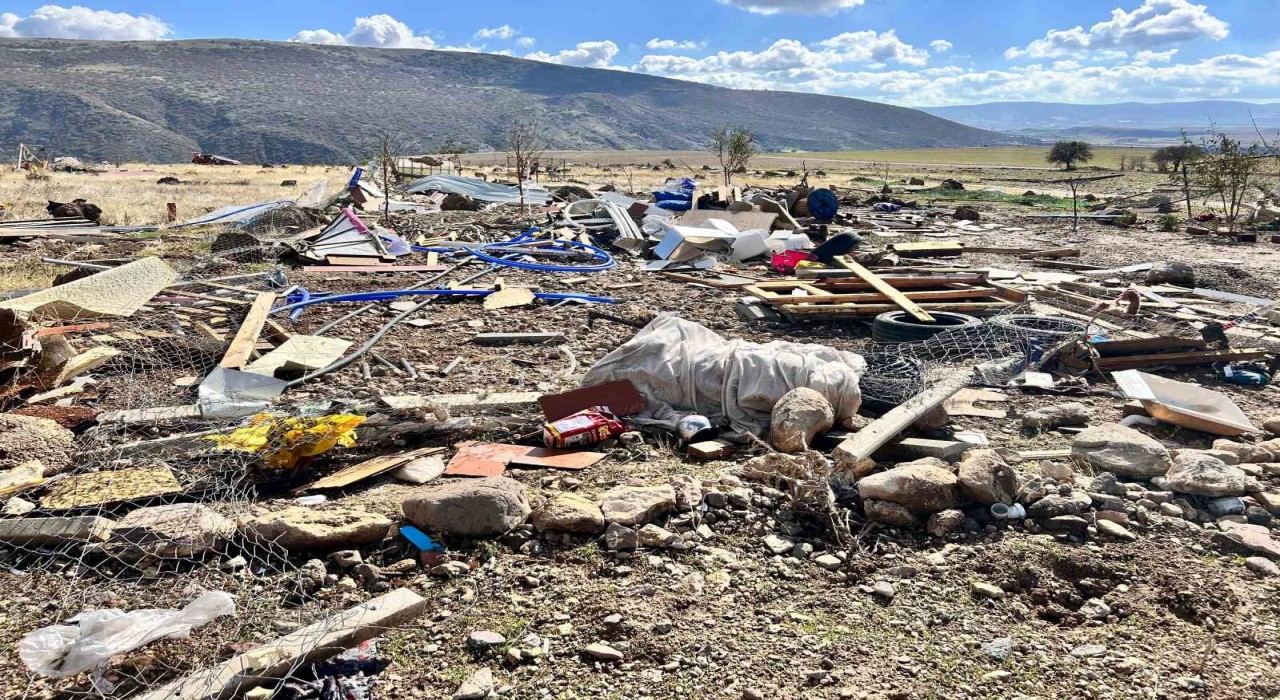 Ankarada fırtınada hasar gören bölge görüntülendi