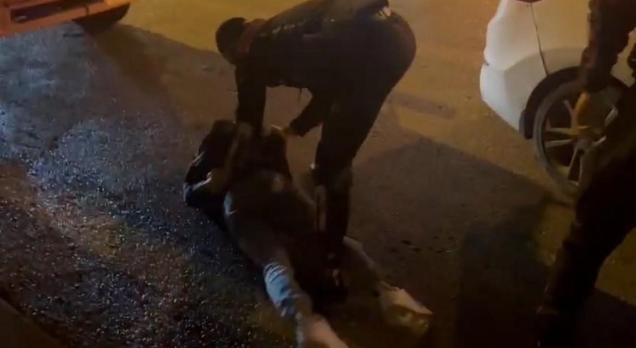 Ankarada kendini polis olarak tanıtarak 250 bin dolarlık vurgun yapan 2 şüpheli kıskıvrak yakalandı