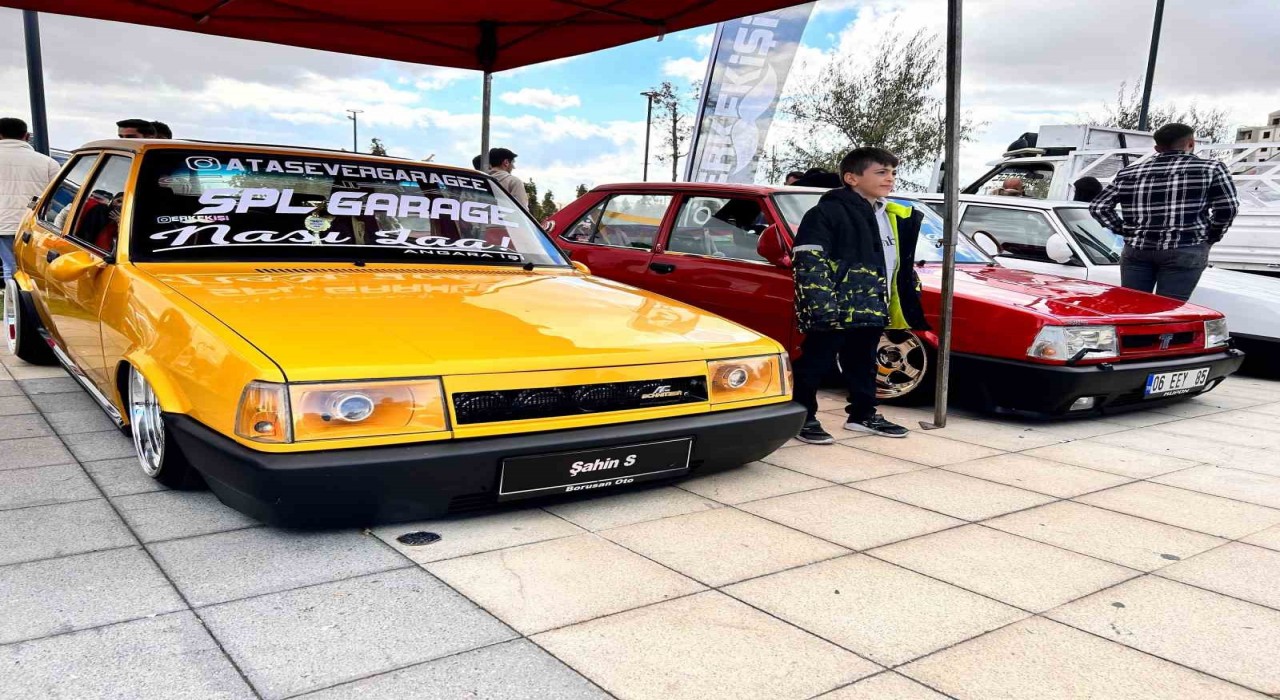 Ankarada ‘Otomobil Festivali Güzellik ve Desibel Yarışması renkli görüntülere sahne oldu