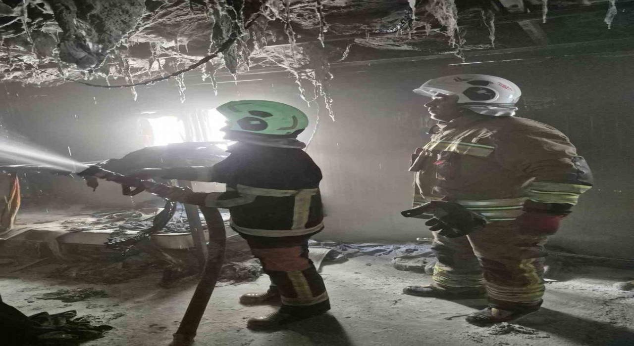 Antakyada konteyner yatakhane yandı