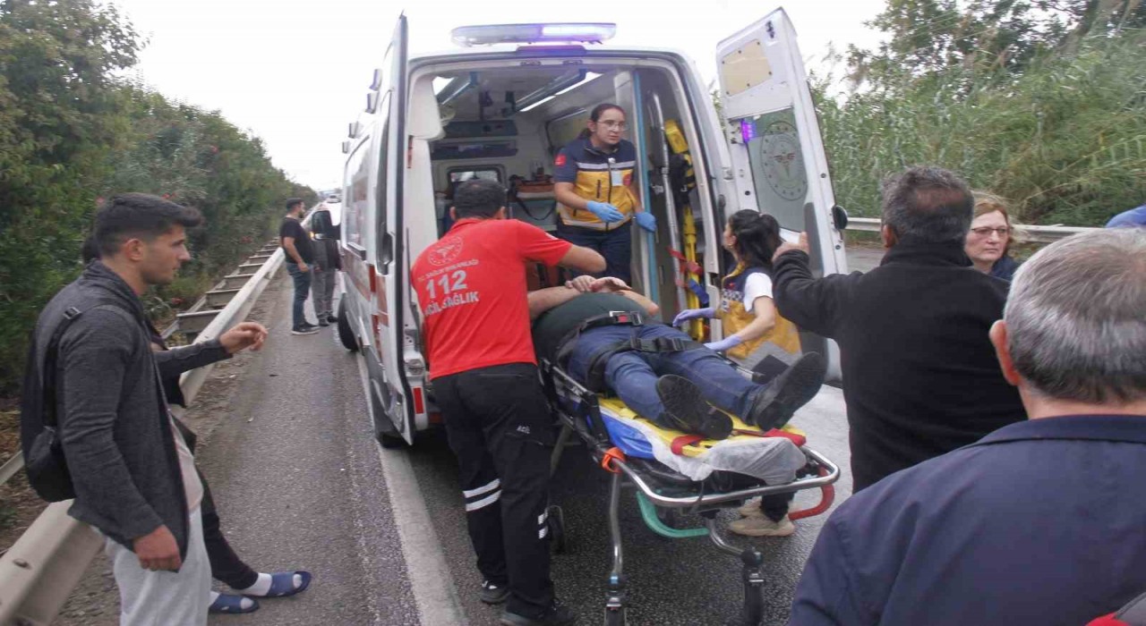 Antalyada 4 araçlı zincirleme kaza: 2 Alman turist yaralandı