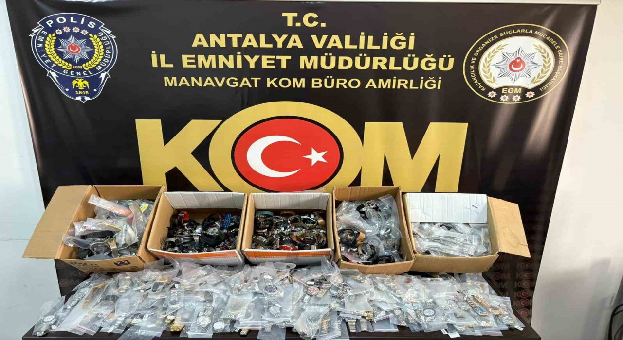 Antalyada çok sayıda kaçak ürün ele geçirildi