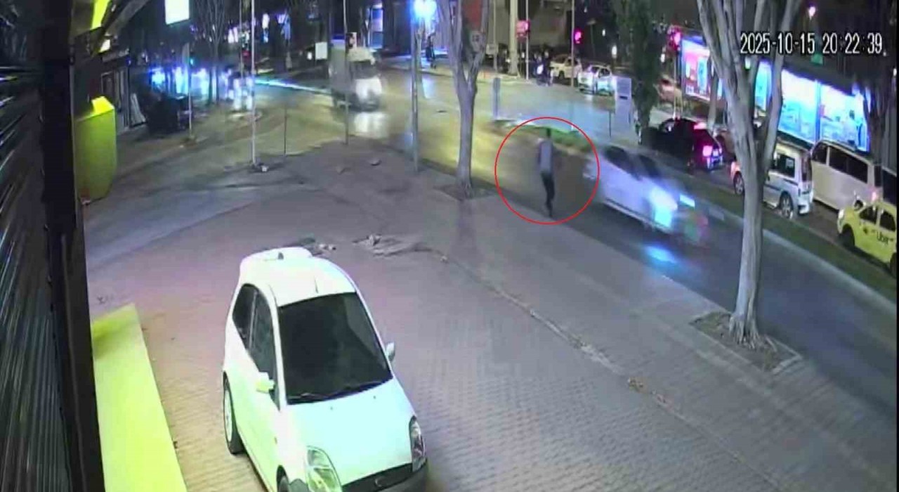 Antalyada halk otobüsünün yayaya çarptığı kazanın güvenlik kamerası ortaya çıktı