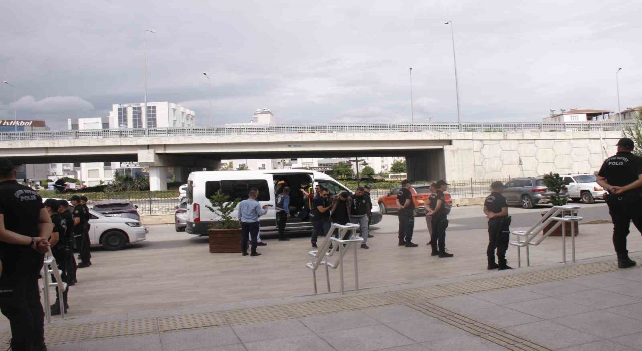 Antalyada iki kişinin öldüğü silahlı kavgaya ilişkin 6 tutuklama