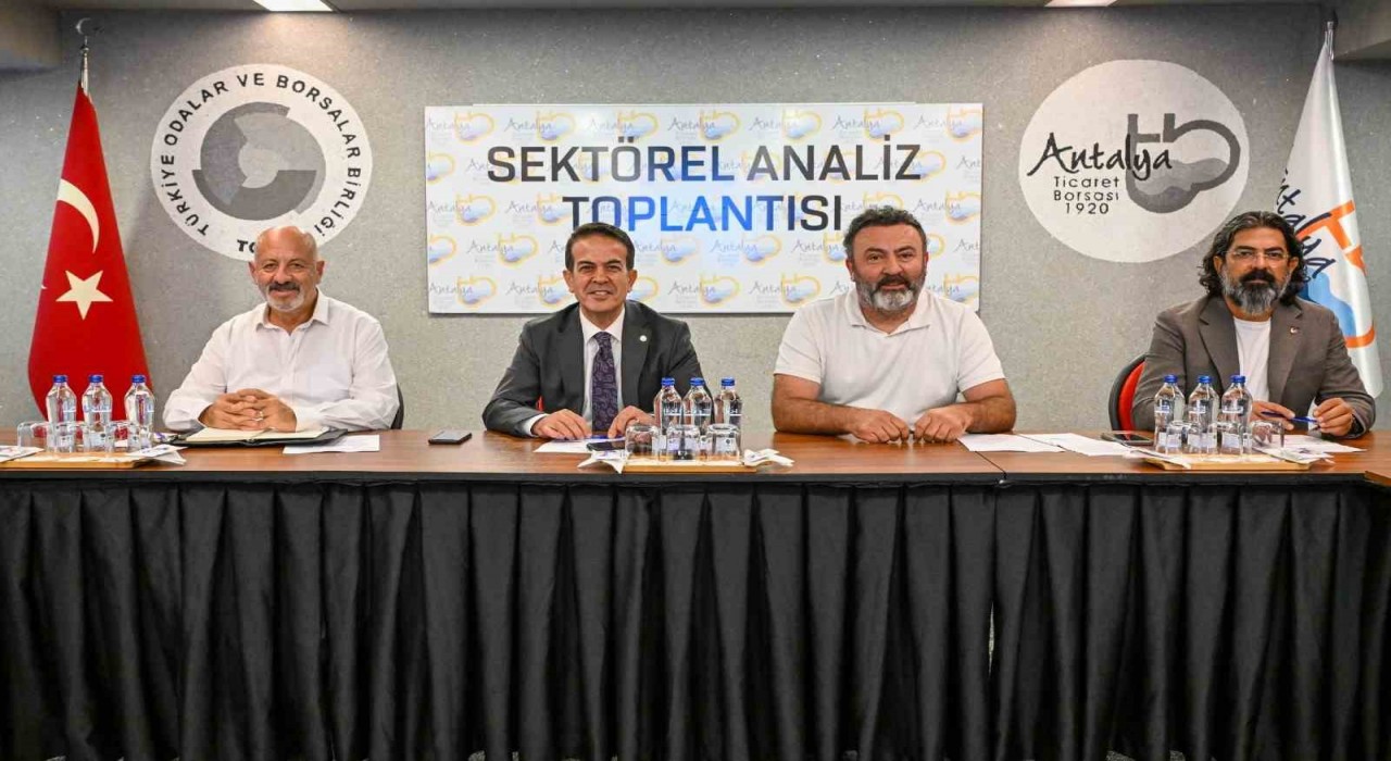 Antalyada kesme çiçek sektörünün sorunları masaya yatırıldı