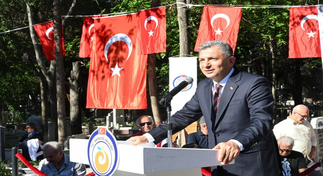 Antalyanın kahramanı Mustafa Ertuğrul Akerin anıt mezarı törenle açıldı