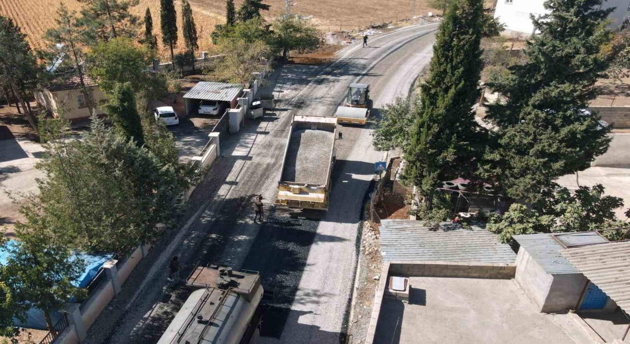 Arabanda 12 kilometrelik kırsal mahalle grup yolunda asfalt çalışmaları tamamlandı