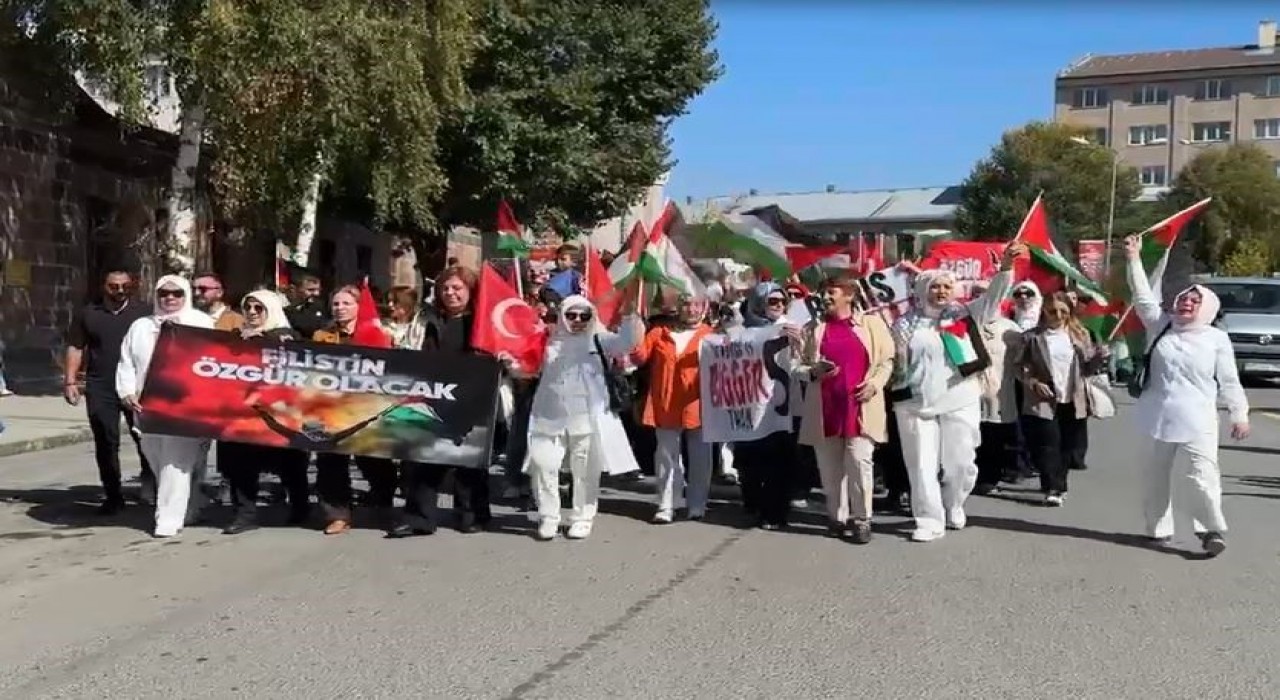 Ardahanda kadınlar Filistin için yürüdü