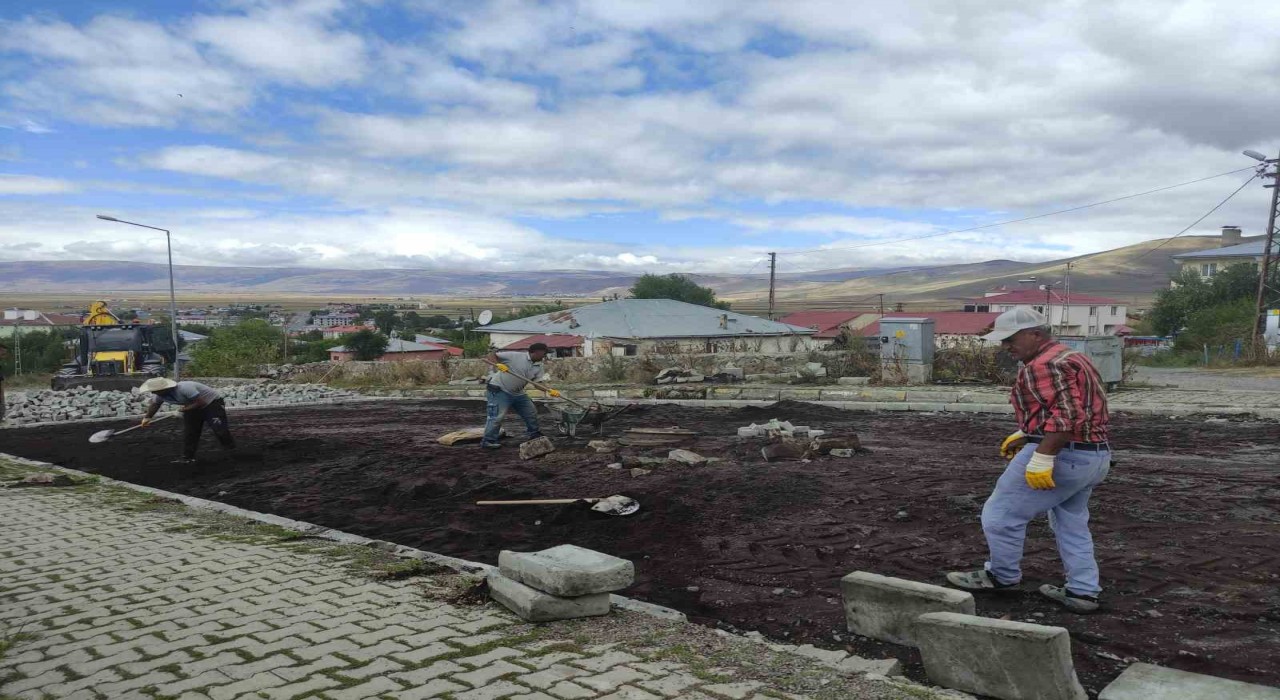 Ardahanda yol yapım çalışmaları sürüyor