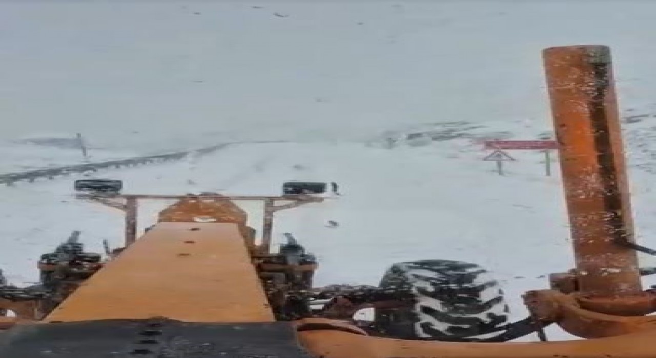 Ardahanın yüksek kesimleri beyaza büründü