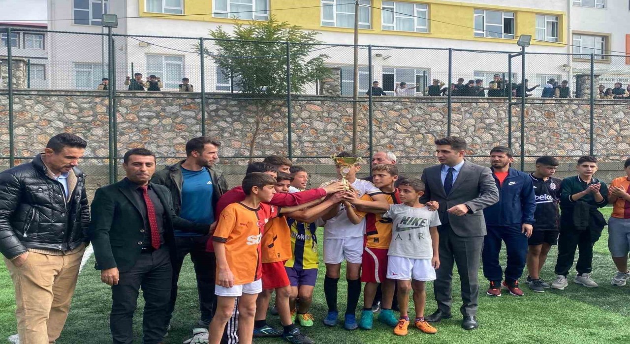 Arıcakta ortaokullar arası futbol turnuvası sona erdi