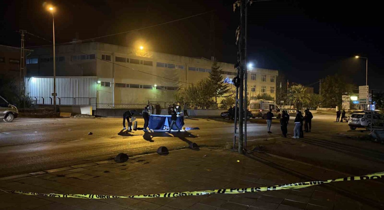 Arnavutköyde esrarengiz cinayet: Polis yeleği giymiş şahsı vurup kaçtılar