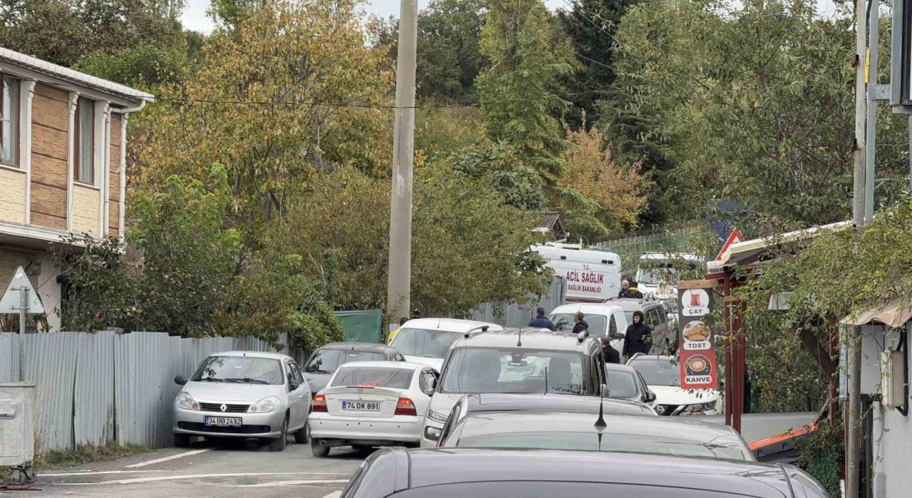 Arnavutköyde feci ölüm: Kamyonun dorsesinin altında kalan adam hayatını kaybetti