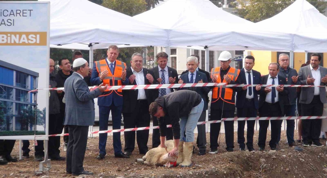Asırlık borsa, yeni yüzyılın binasının temelini dualarla attı