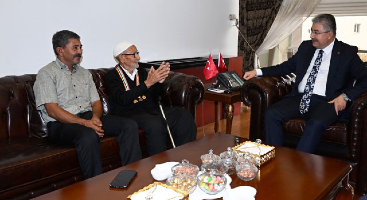 Asırlık Gaziden Vali Yılmaz’ı Ziyaret Etti