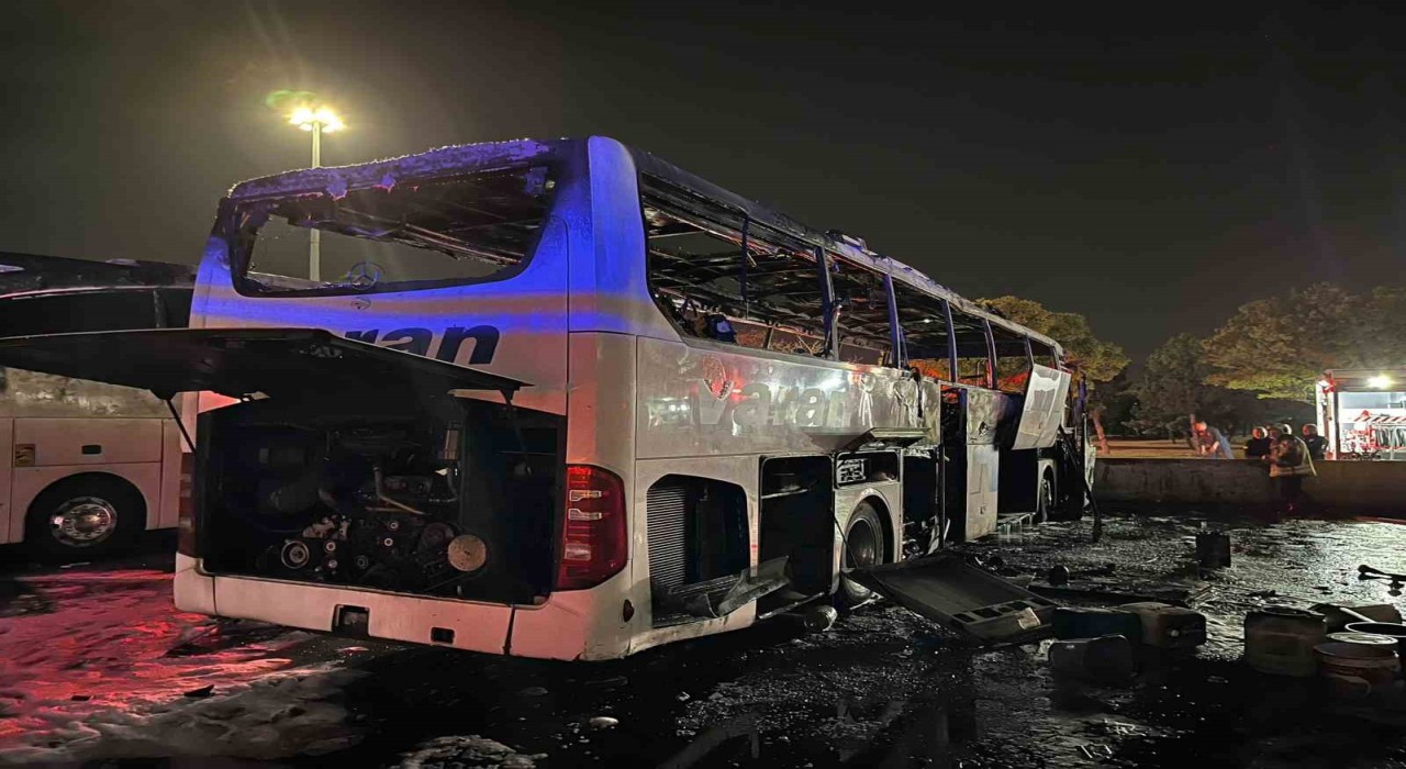 AŞTİde otobüs yangını paniğe neden oldu