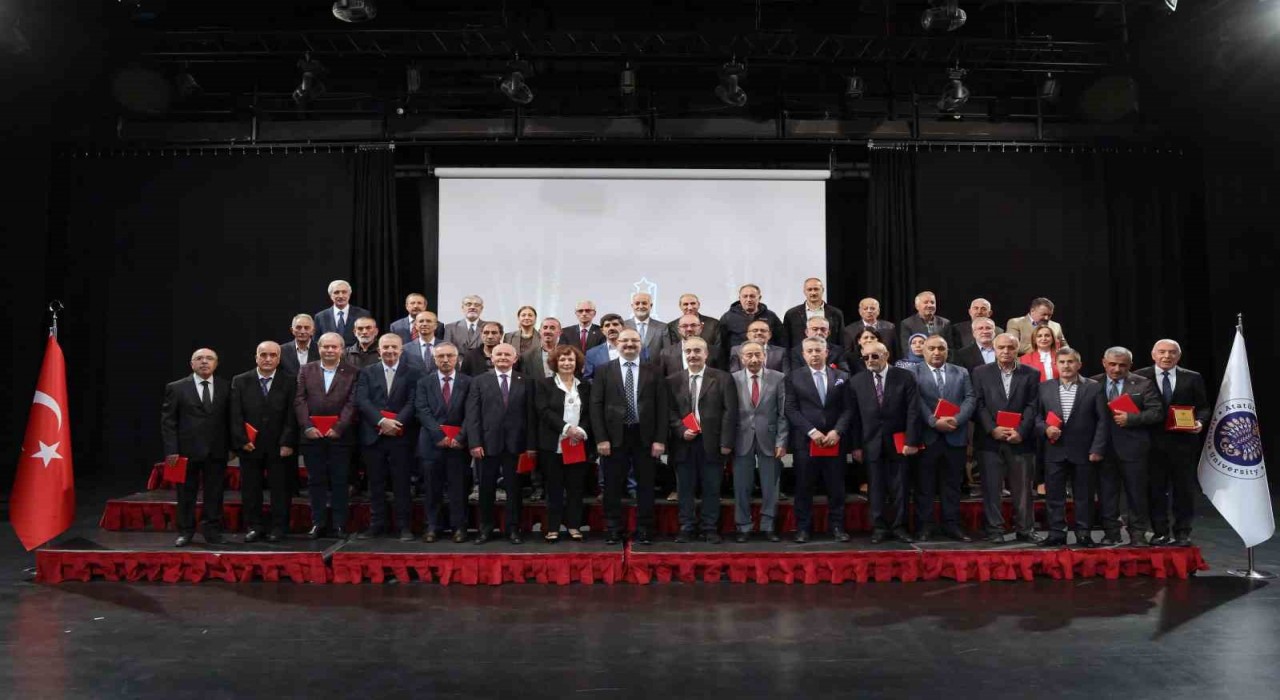 Atatürk Üniversitesinde kurumsal vefa ve hizmet ödülleri ile emek ve vefaya vurgu