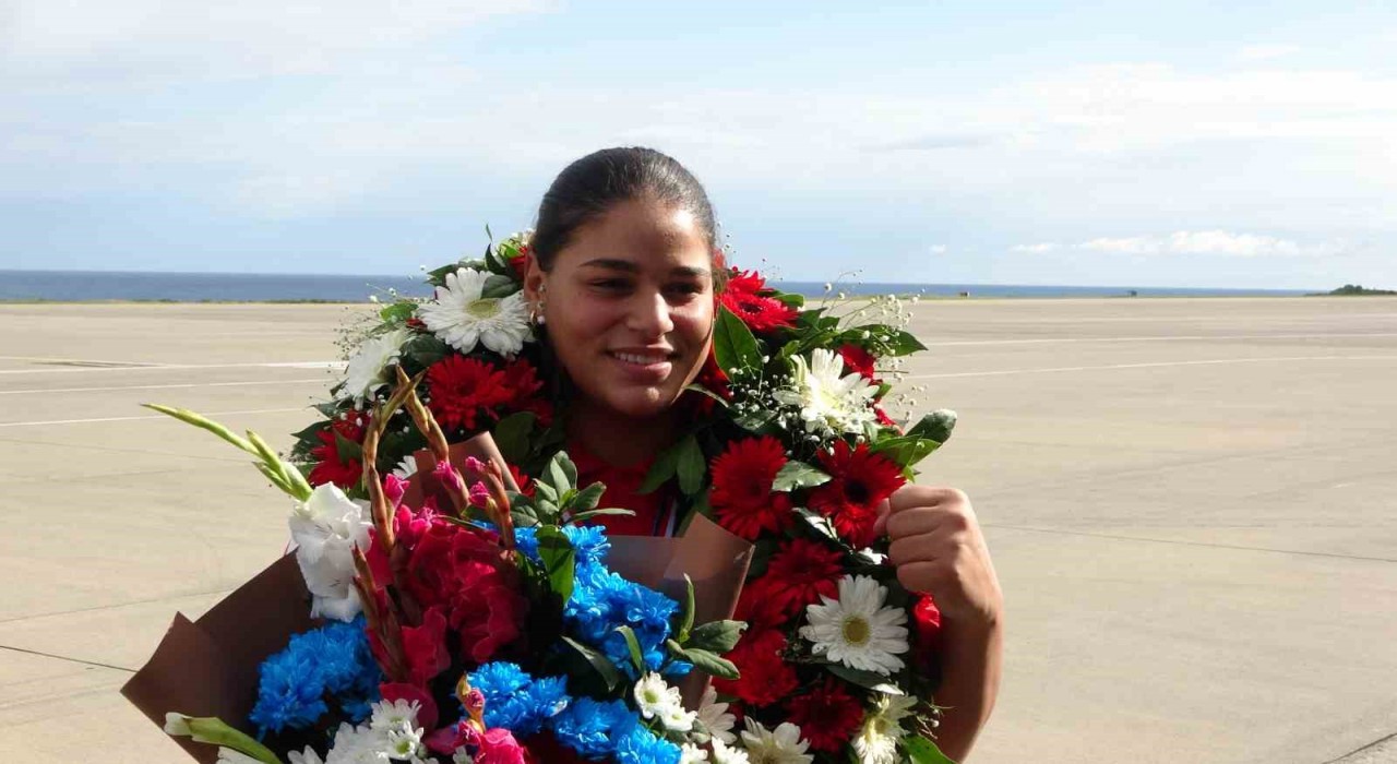 Avrupa şampiyonu Havvanur Kethüda, memleketi Trabzonda karşılandı