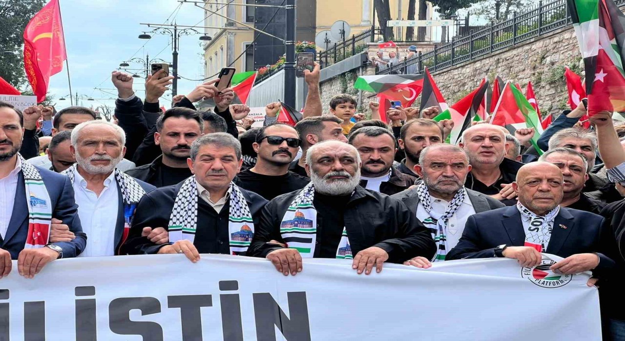 Ayasofyadan Eminönüne Gazzeye destek yürüyüşü