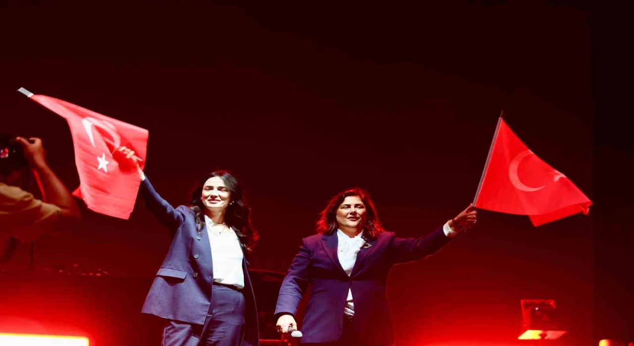 Aydında Cumhuriyet coşkusu: 60 bin kişi Aydınfestin finalinde buluştu