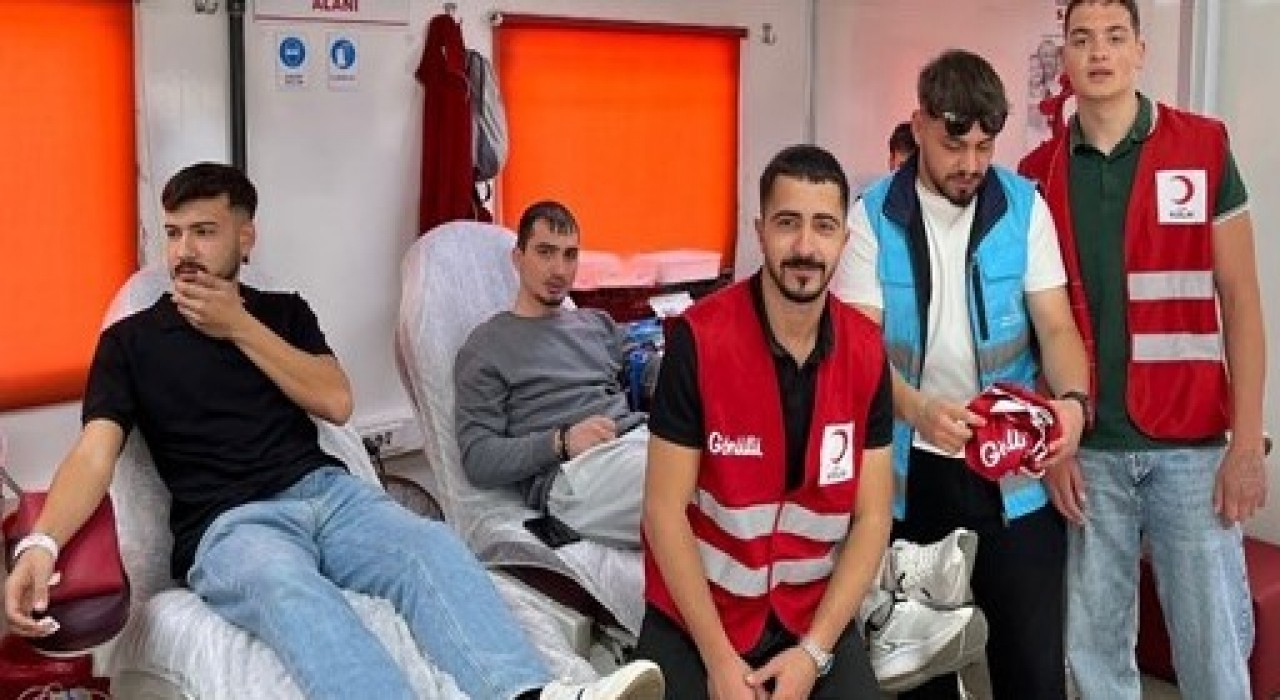 Aydında gönüllü öğrencilerden kan bağışı