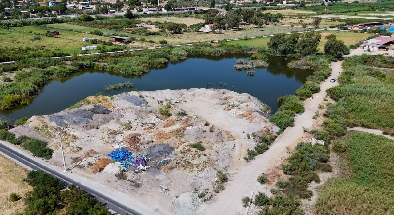 Aydında sulak alanlara moloz tehdidi