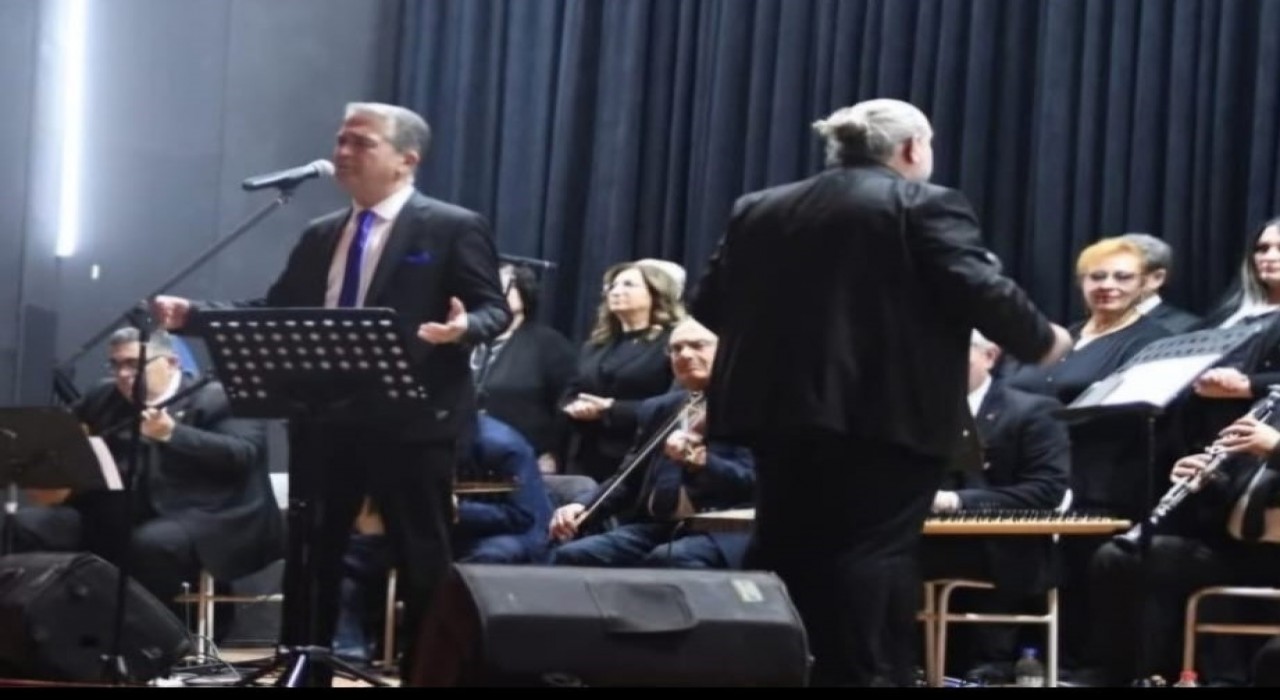 Aydında yıllarca valilerin makam şoförlüğünü yapan Danyal, sesiyle dinleyenleri mest ediyor