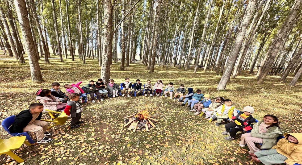 Aydıntepede anaokulu öğrencilerine sonbahar mevsimi doğada anlatıldı