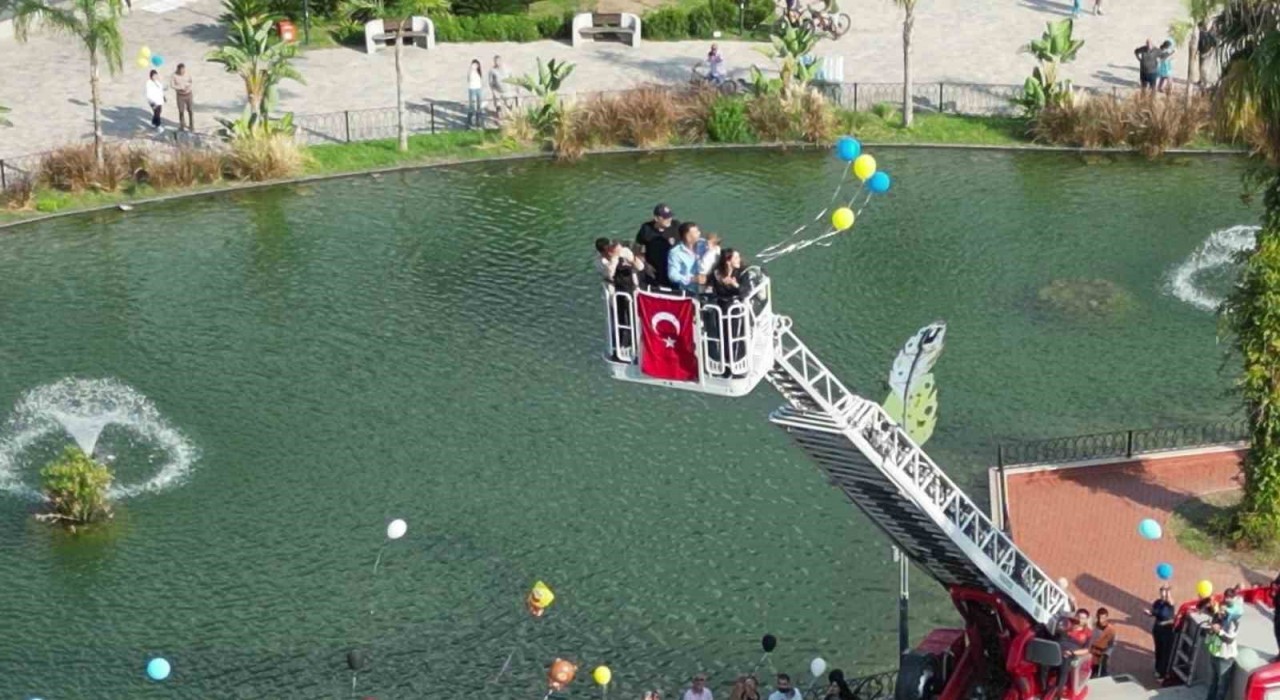 Babası ‘kimsemiz yok demişti, kanseri yenen Tamer Talha için balonlar gökyüzüne bırakıldı